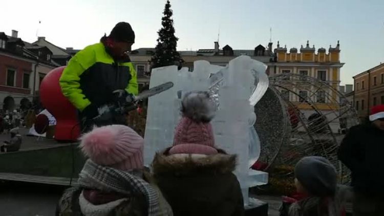 Lodowa rzeźba na Rynku Wielkim w Zamościu