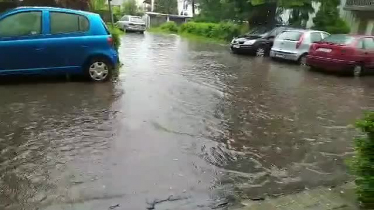 Ulica Poniatowskiego w Zamościu - krajobraz po ulewie