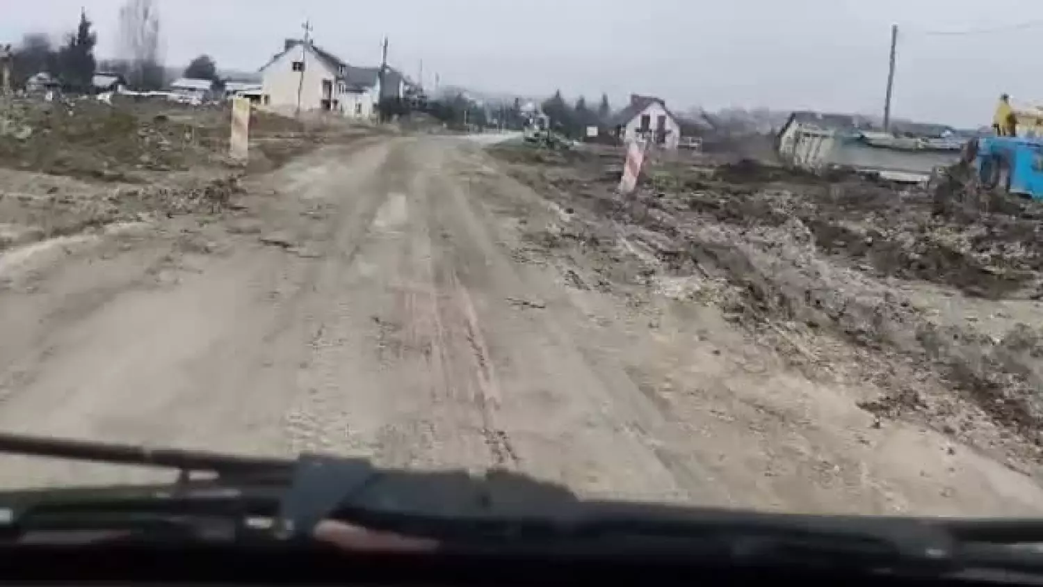 Lubycza Królewska. Ciężko przejechać. Na drogach jest błoto  FILM]