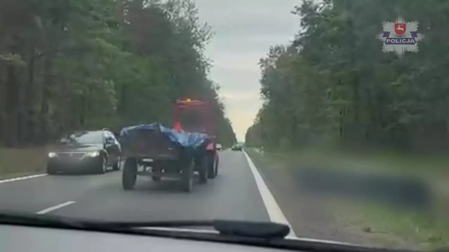 Traktorzysta jechał wężykiem.mp4